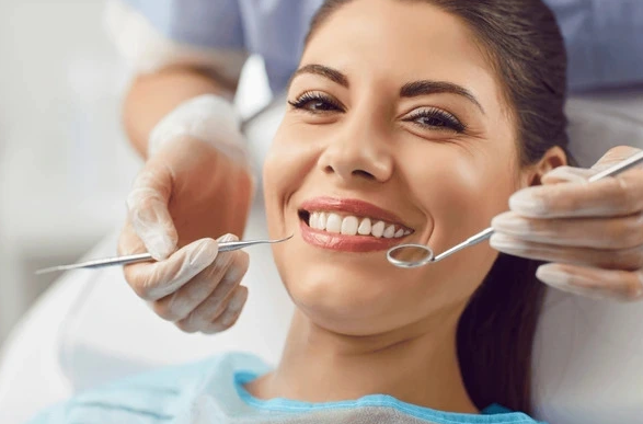 Early Signs of Periodontitis & Local Treatment Options in Sherman Oaks