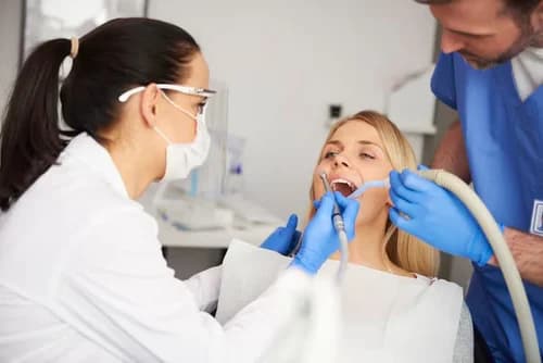 Early Signs of Periodontitis & Local Treatment Options in Sherman Oaks